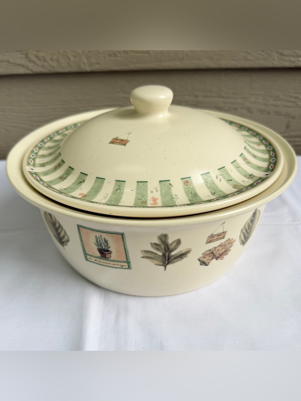 Pfaltzgraff Naturewood Stoneware Round Casserole w/Lid Garden 318 Green USA - Picture 3 of 16